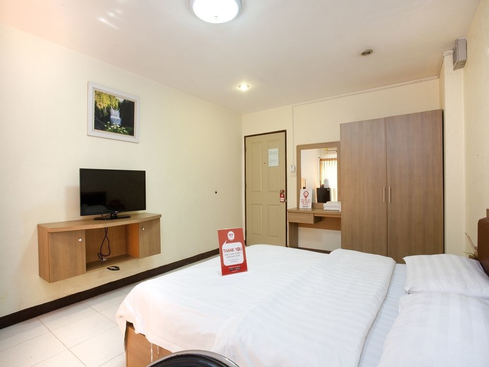 Nida Ramkhamhaeng 814 Campus Hotel 3*